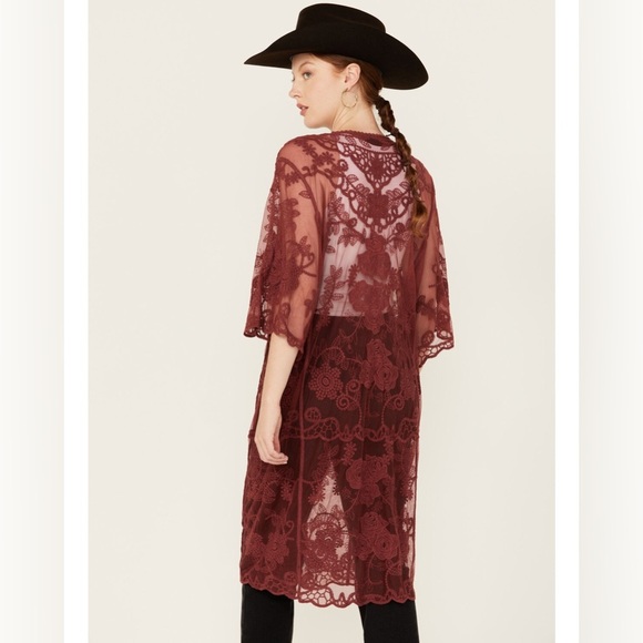 Shyanne Women's Lace Duster Kimono - Picture 10 of 11
